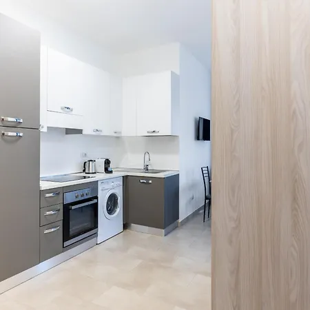 Cesano Boscone- One-room Flat, Wi-fi E Netflix Apartment *