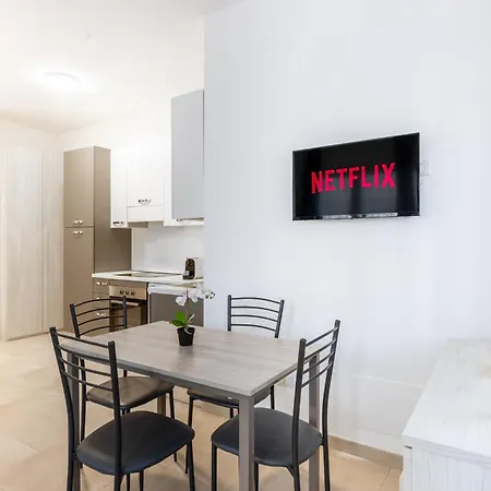 Cesano Boscone- One-room Flat, Wi-fi E Netflix *