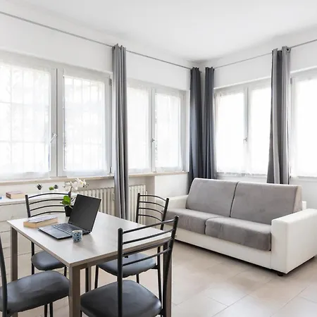 Cesano Boscone- One-room Flat, Wi-fi E Netflix